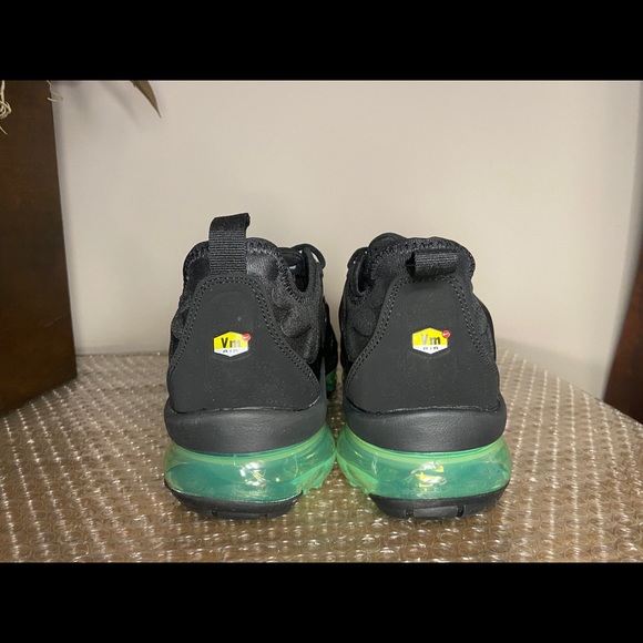 Nike Air Vapormax plus Black/Green - Picture 4 of 5